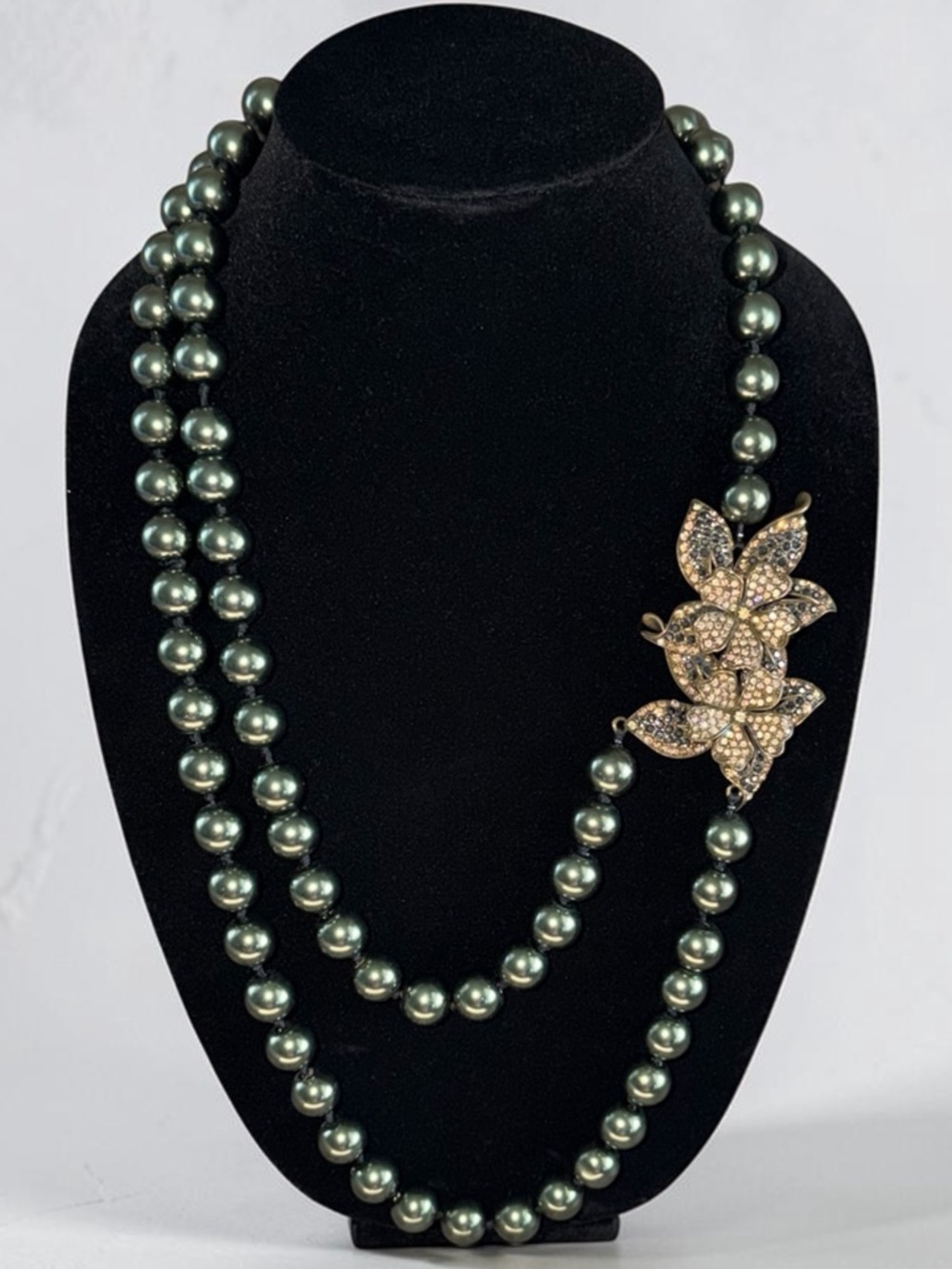 Heidi Daus Green Glass Beaded Crystal Flower Trembler Statement Necklace